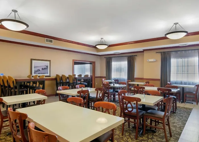 Best Western Plus Butterfield Inn